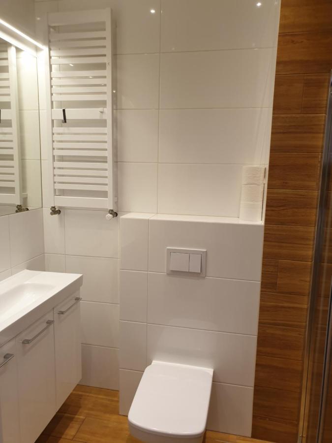 Maly Apartament W Zieleni Blisko Jeziora Шрода-Вєлькопольска Екстер'єр фото