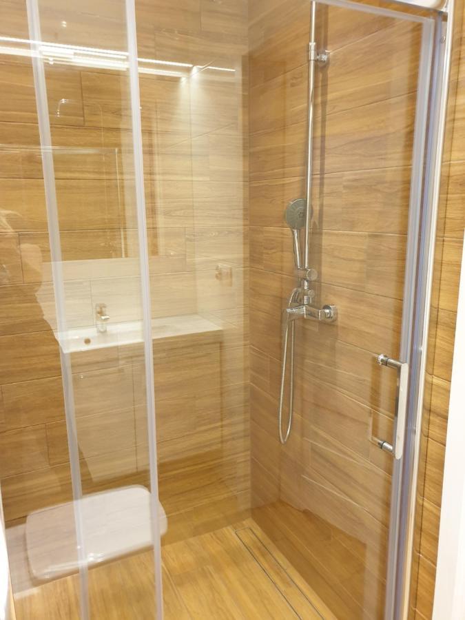 Maly Apartament W Zieleni Blisko Jeziora Шрода-Вєлькопольска Екстер'єр фото