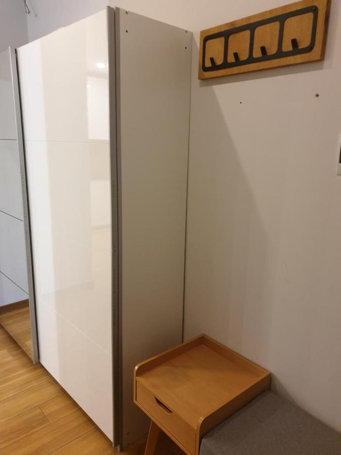 Maly Apartament W Zieleni Blisko Jeziora Шрода-Вєлькопольска Екстер'єр фото