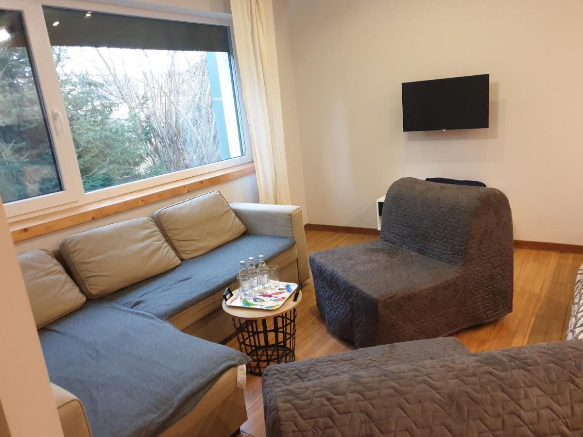Maly Apartament W Zieleni Blisko Jeziora Шрода-Вєлькопольска Екстер'єр фото
