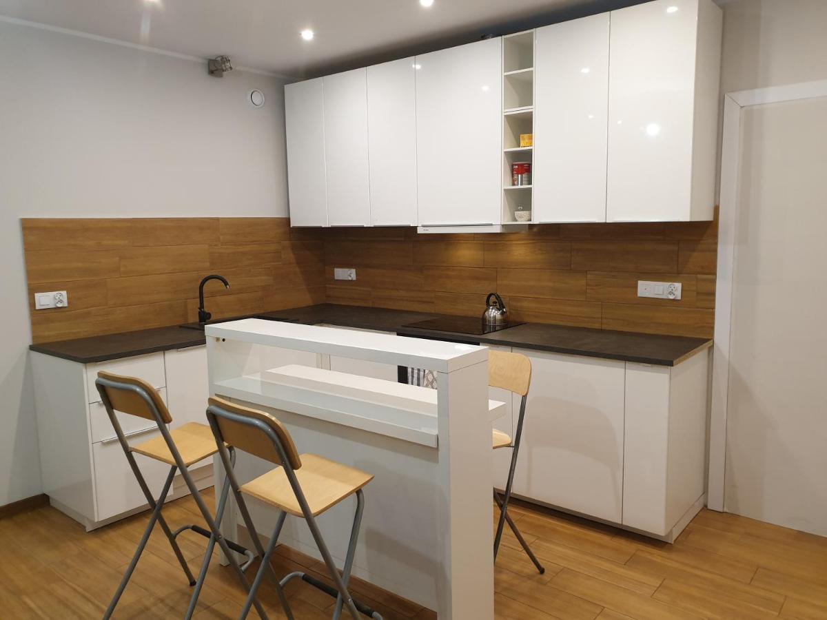 Maly Apartament W Zieleni Blisko Jeziora Шрода-Вєлькопольска Екстер'єр фото