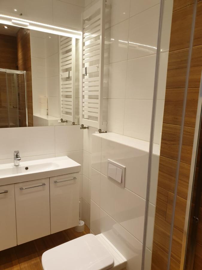 Maly Apartament W Zieleni Blisko Jeziora Шрода-Вєлькопольска Екстер'єр фото