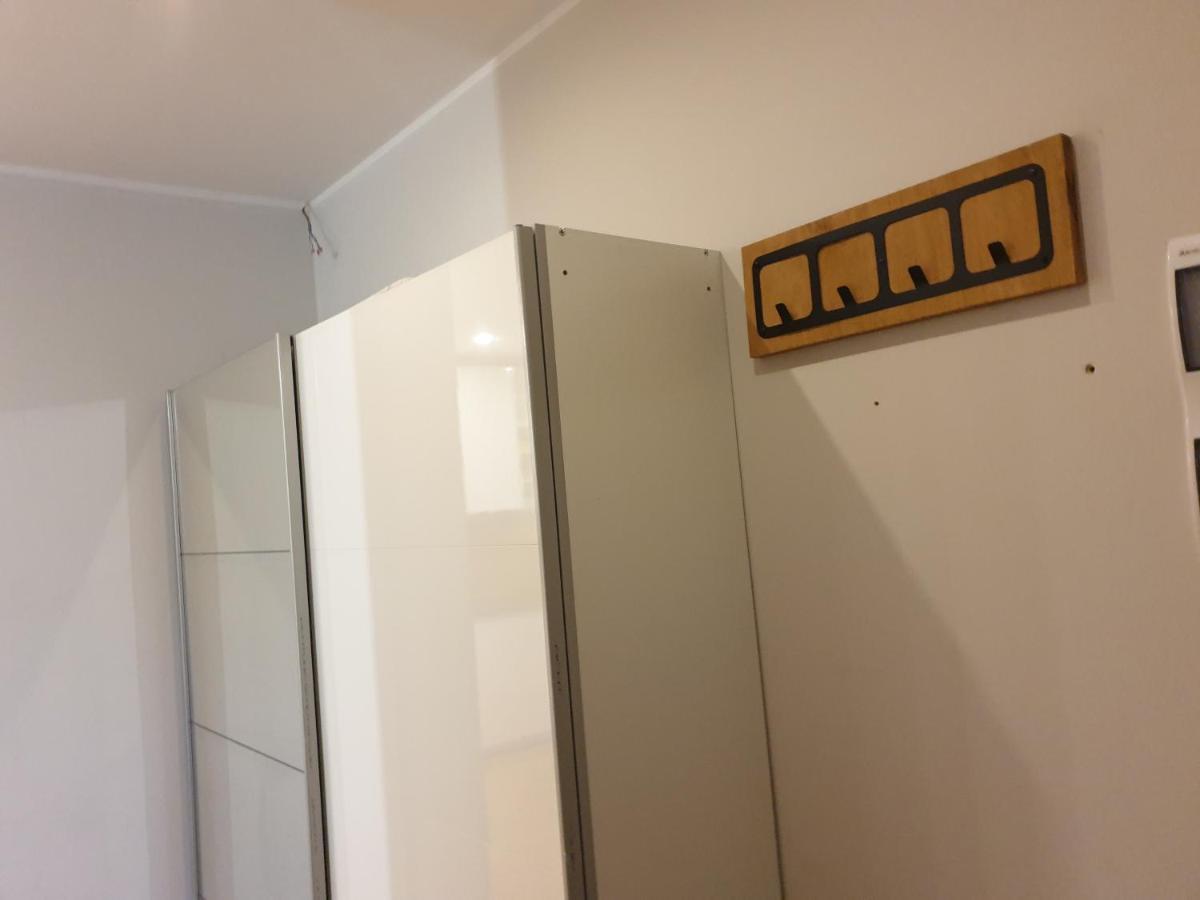 Maly Apartament W Zieleni Blisko Jeziora Шрода-Вєлькопольска Екстер'єр фото