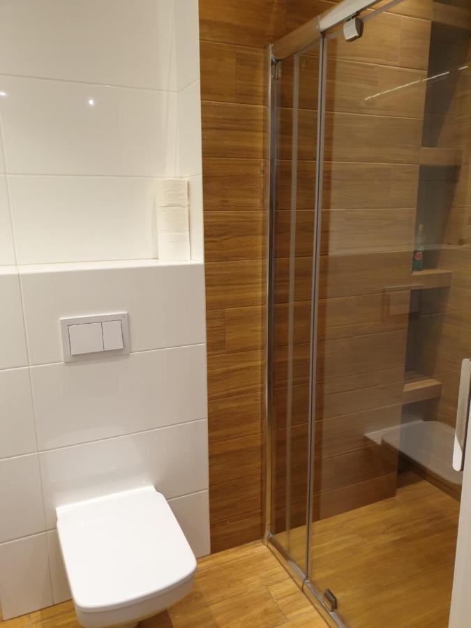 Maly Apartament W Zieleni Blisko Jeziora Шрода-Вєлькопольска Екстер'єр фото